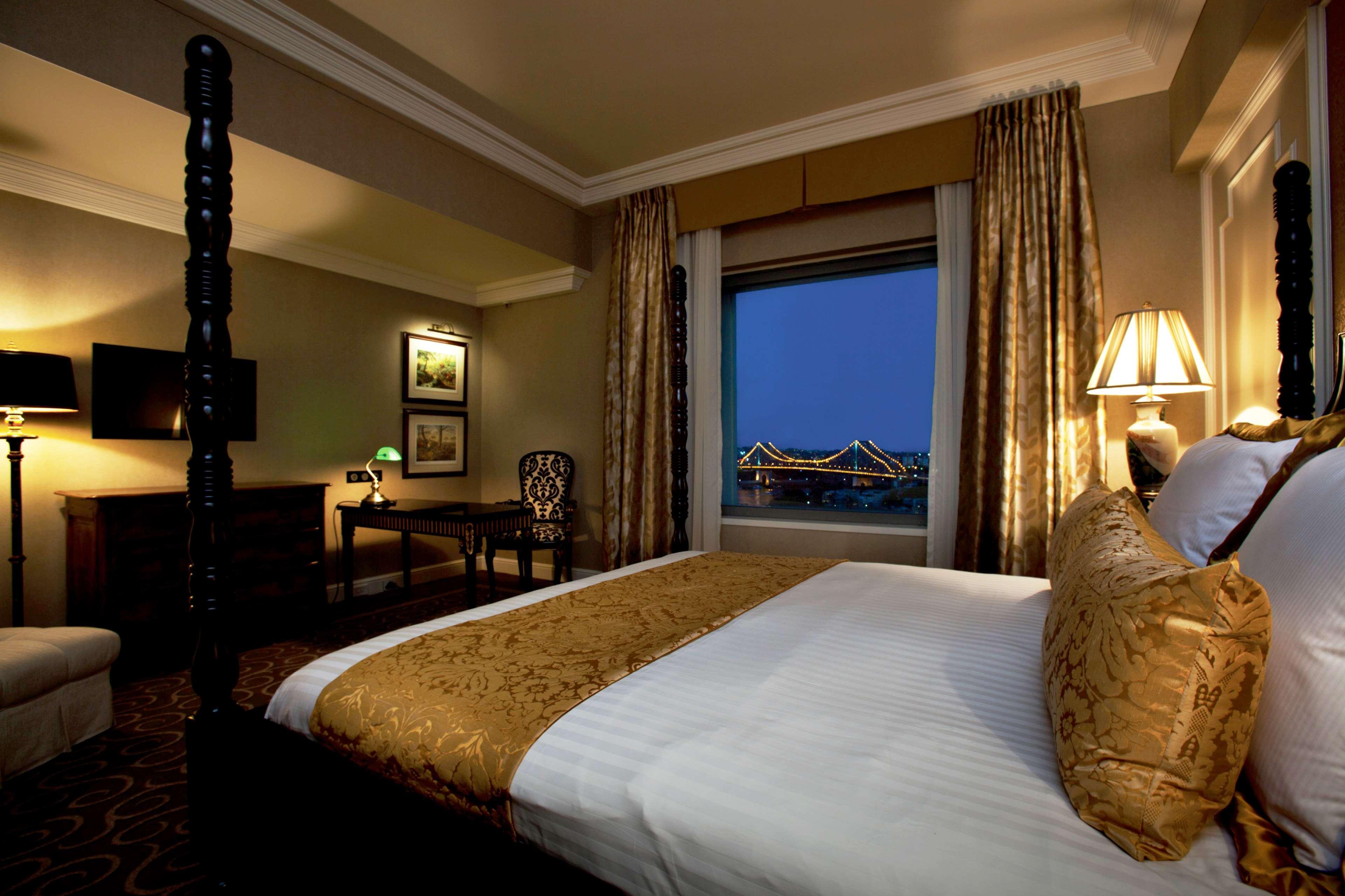 Stamford Plaza Brisbane Hotel Exterior foto A room at the Taj Mahal Palace