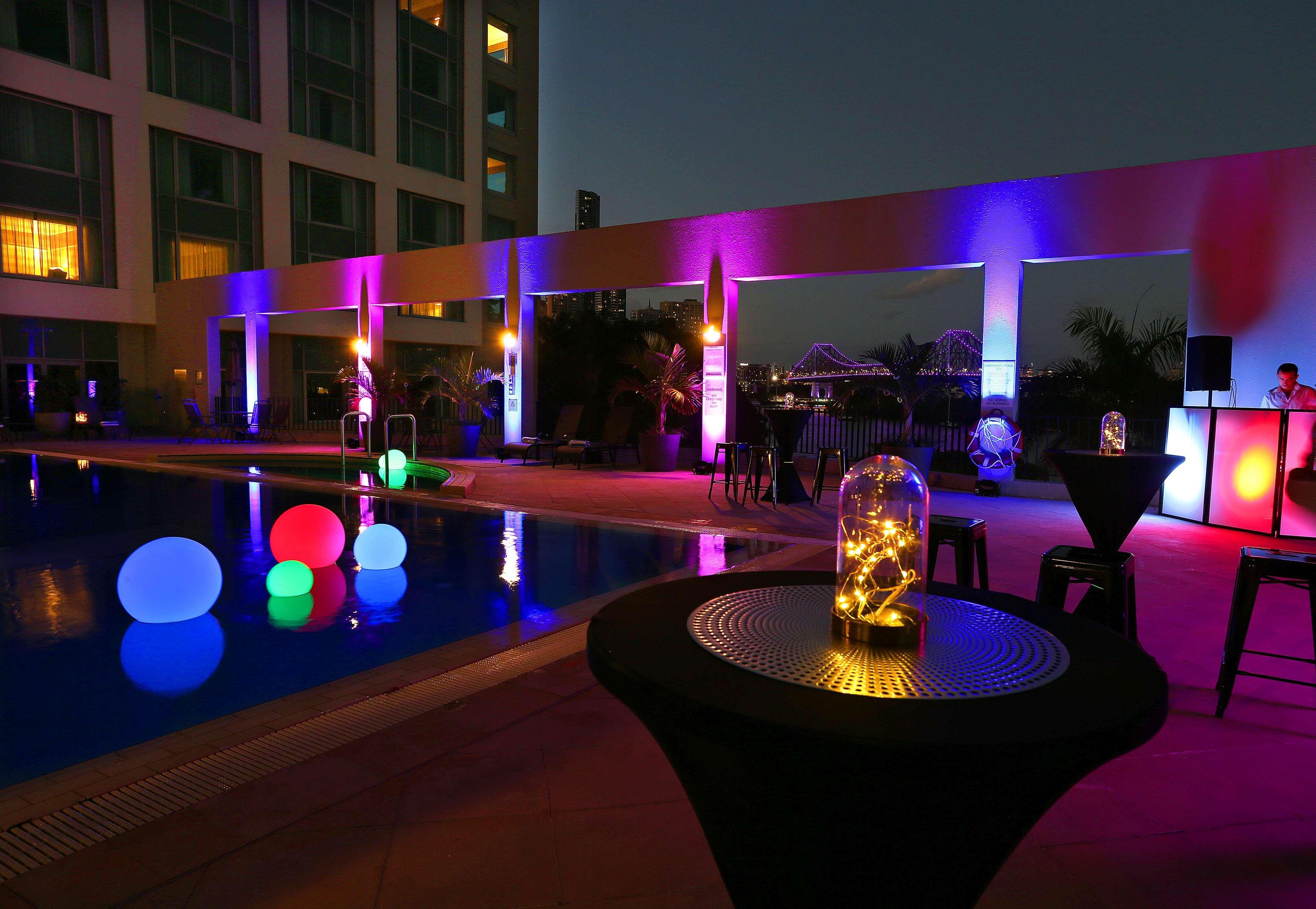 Stamford Plaza Brisbane Hotel Exterior foto The pool at the hotel