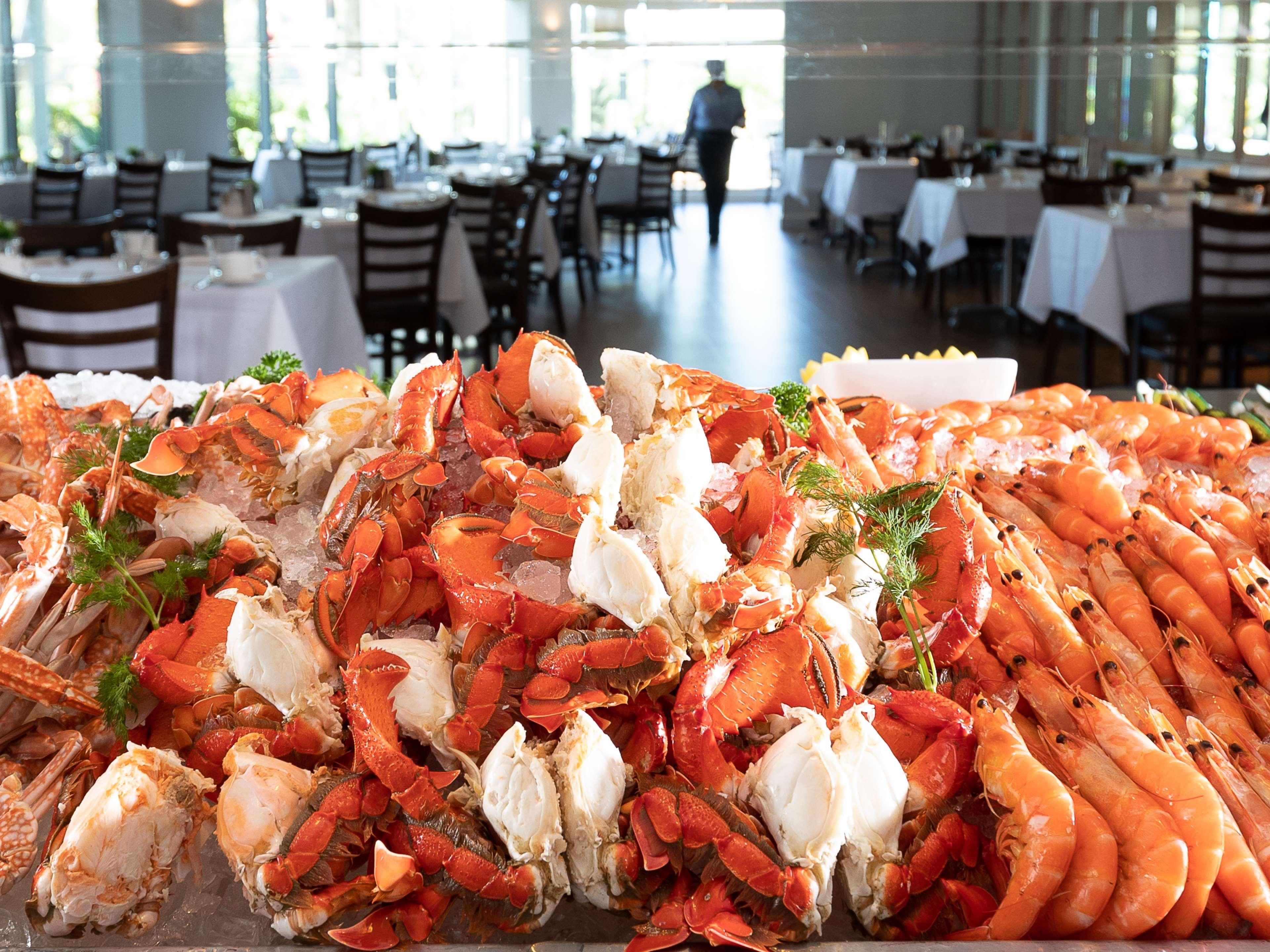 Stamford Plaza Brisbane Hotel Exterior foto Seafood at the restaurant