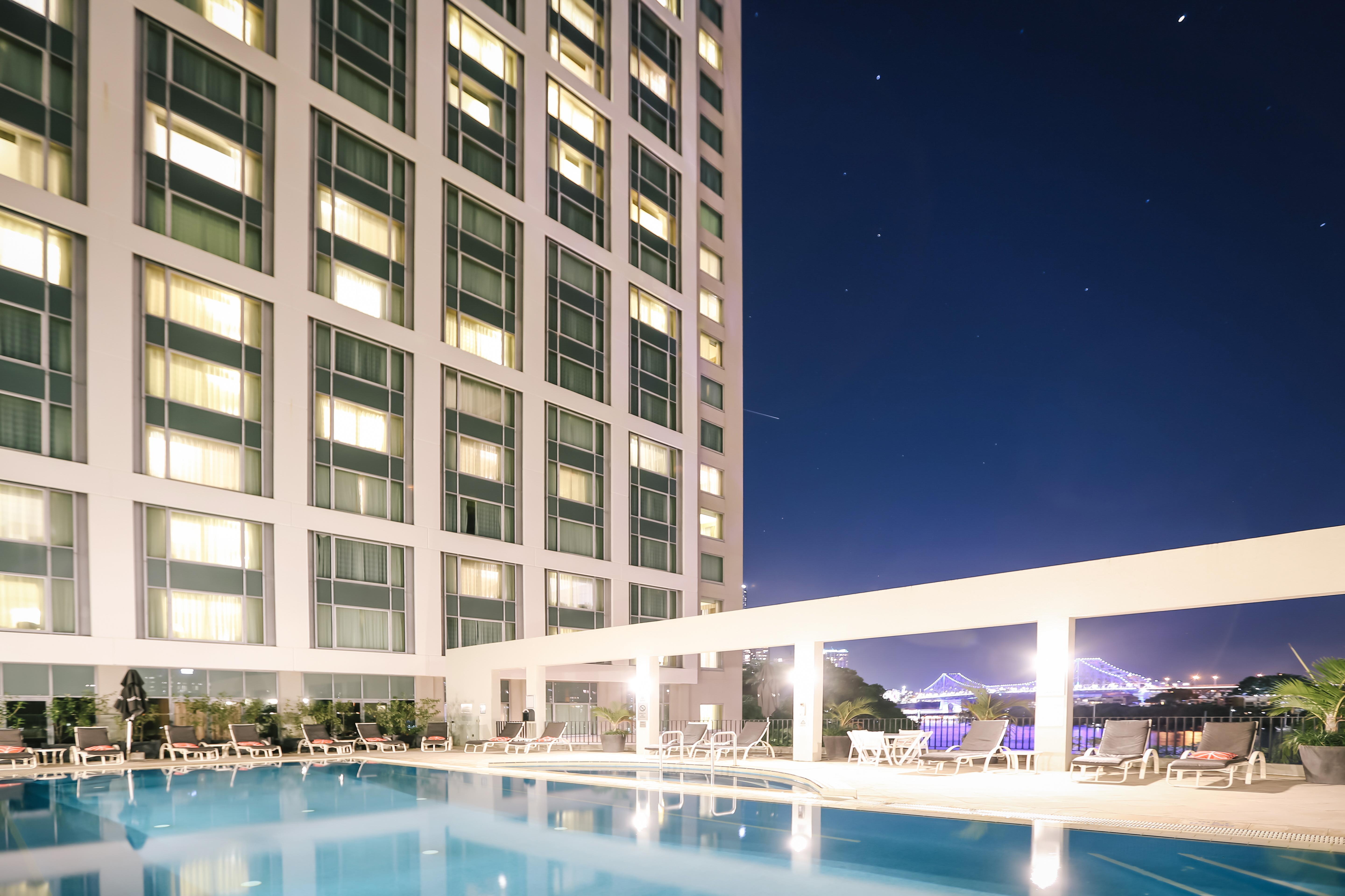Stamford Plaza Brisbane Hotel Exterior foto The hotel's swimming pool