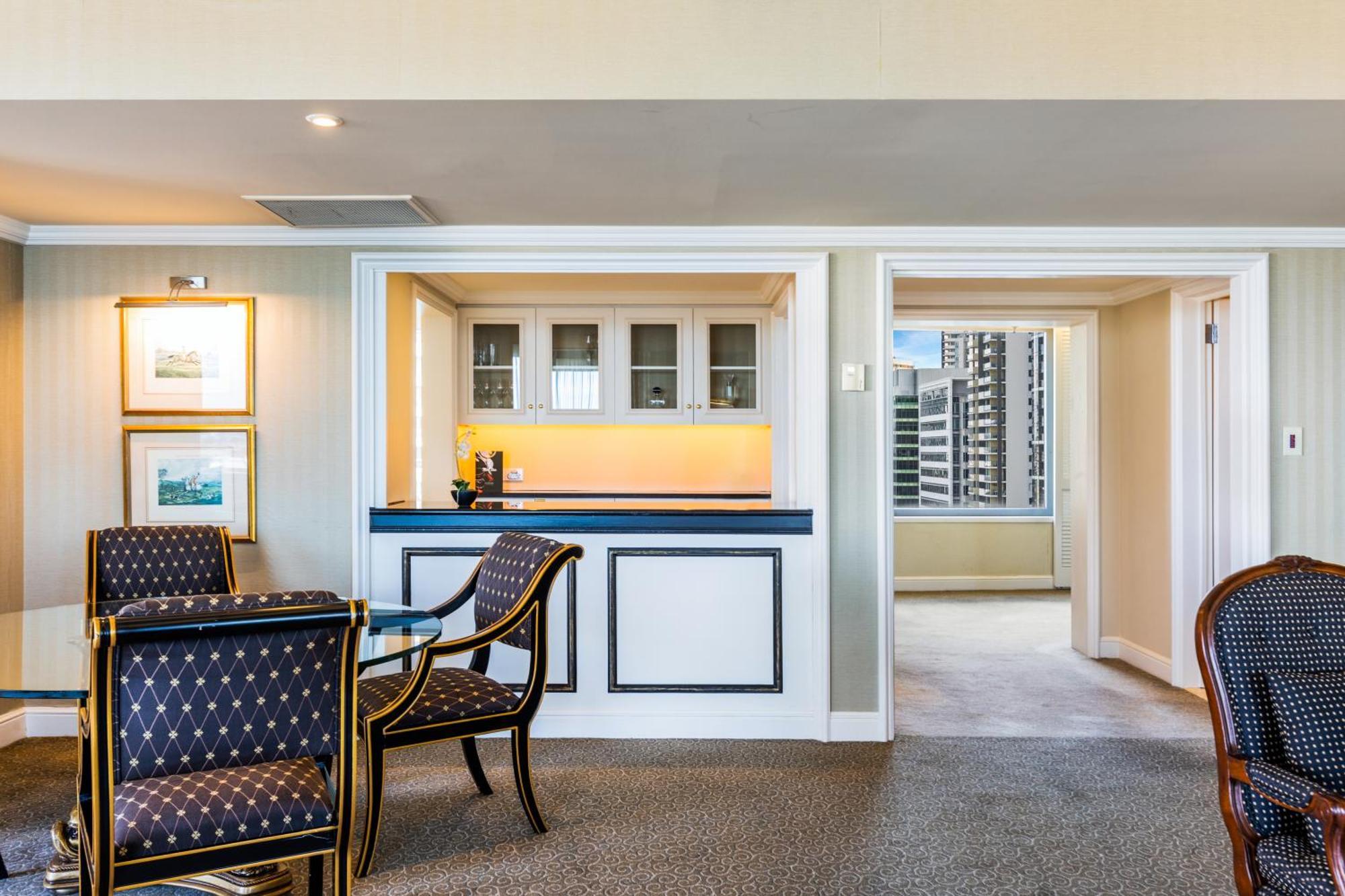Stamford Plaza Brisbane Hotel Exterior foto A suite at the Four Seasons Hotel