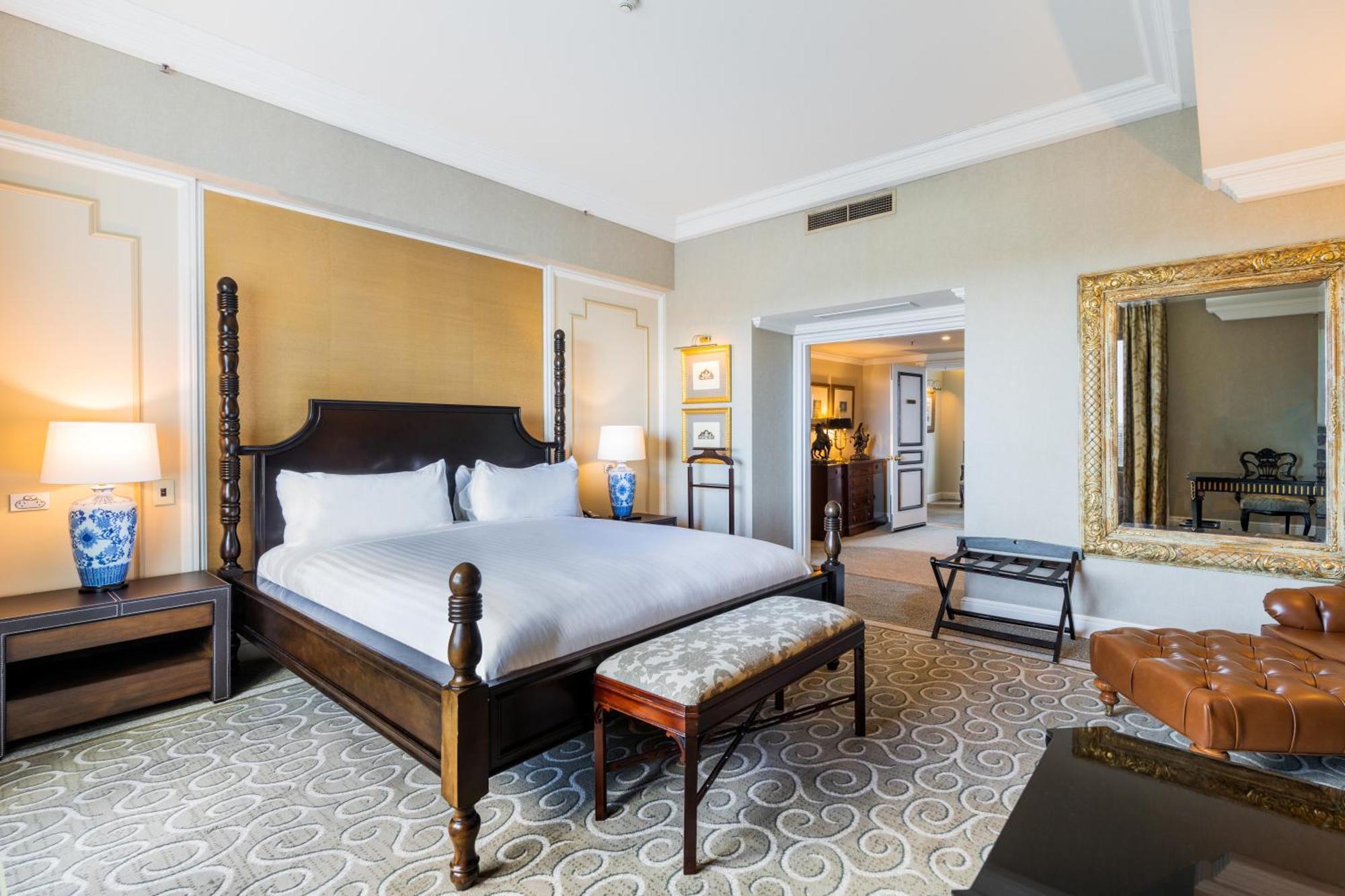 Stamford Plaza Brisbane Hotel Exterior foto A bedroom at the Taj Mahal Palace
