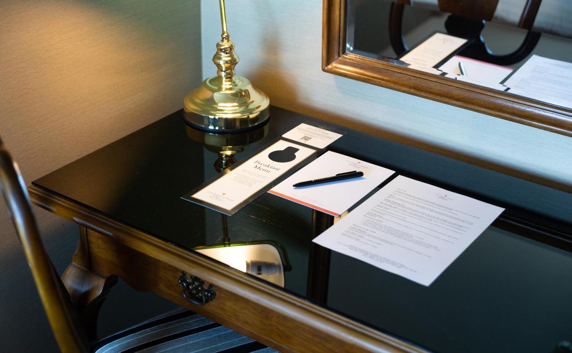 Stamford Plaza Brisbane Hotel Exterior foto A room service menu